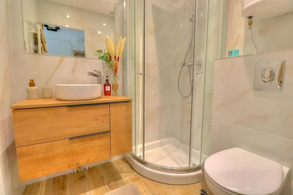 Charmant Studio Renove A Antibes, Plage A 10 Min A Pied 0*, Antibes France