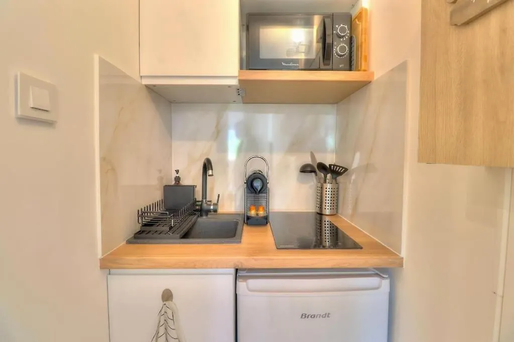 Charmant Studio Renove A Antibes, Plage A 10 Min A Pied Apartment